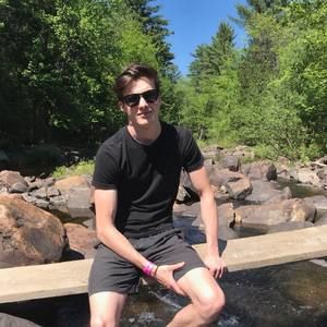 Meet your Posher, Alexis